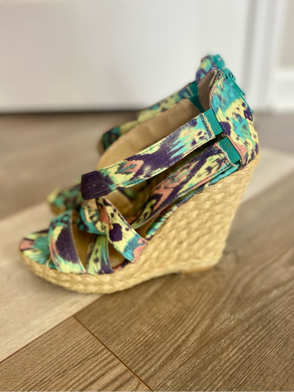 CHINESE LAUNDRY MILKSHAKE WEDGE PLATFORM SANDALS - Picture 5 of 11